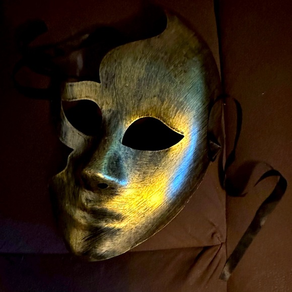 NWOT bronze 3/4 face mask, with cutout can be worn or used as decoration. - Picture 1 of 1